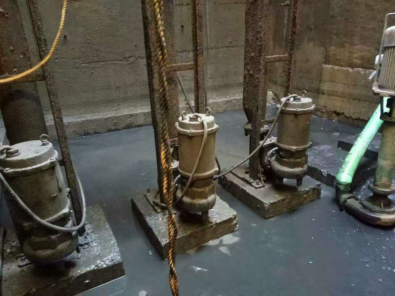 若尔盖污水池清理