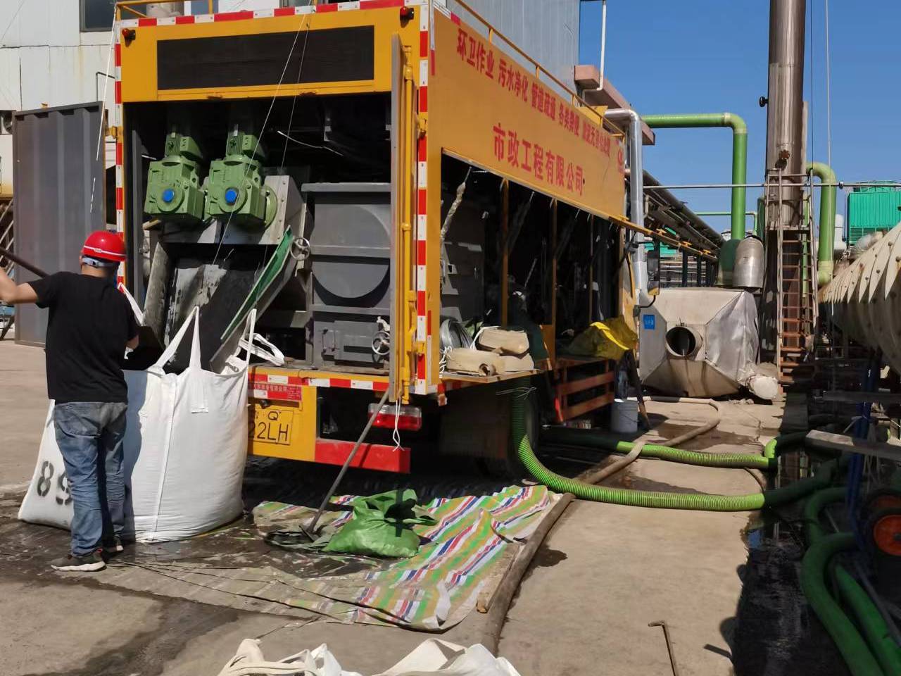 若尔盖淤泥压干处理